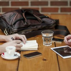 K zamyšlení: Mobil je pro nás nutností jako občanka anebo řidičák