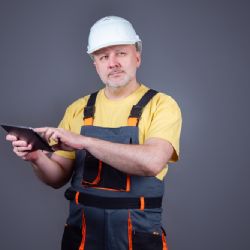 Pracovní oděvy: Podle jakých nejznámějších pravidel vybrat ty správné