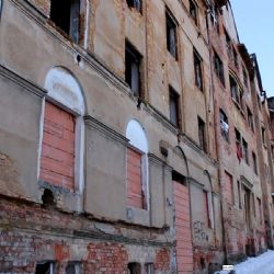 Cheb: Koupě některých nemovitostí zatím vázne na ceně (TV Západ)