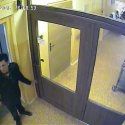 Cheb: Kradl v domově seniorů. Policie zveřejnila video