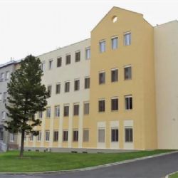 Cheb: Personál interny hrozí hromadnou výpovědí