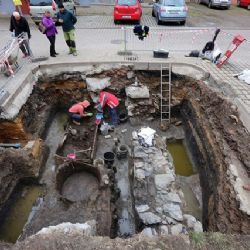 Cheb: Při výzkumu byla nalezena středověká odpadní jímka