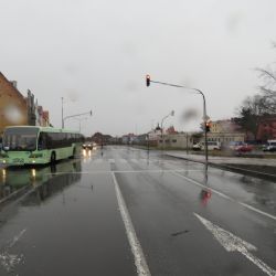 Cheb: Řidič autobusu přehlédl chodkyni. Skončila v nedaleké nemocnici