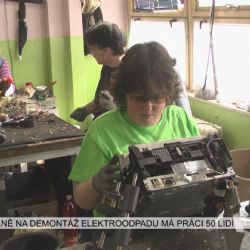 Cheb: V dílně na demontáž elektroodpadu má práci 50 lidí (TV Západ)