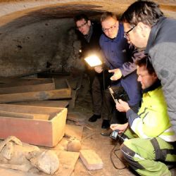 Chodov: Odborníci zkoumali rodinnou hrobku v kostele sv. Vavřince