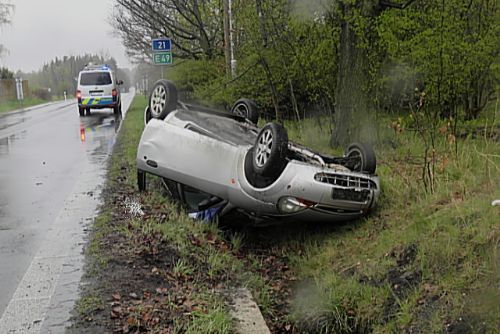 Františkovy Lázně: Přetočila se s vozidlem na střechu