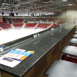 Karlovy Vary: Kraj vyhlásil soutěž o místa ve skyboxu KV Areny