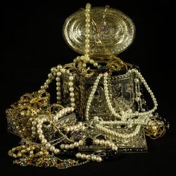 Karlovy Vary: Zloději, který způsobil škodu za 5 miliónů, hrozí až pět let za mřížemi