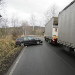 Kynšperk nad Ohří: Nepřizpůsobil rychlost. Škoda 170 tisíc korun