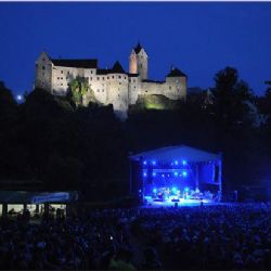 Loket: Město zve na silvestrovskou párty do amfiteátru