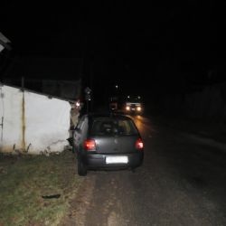 Muž si sedl na klín řidičce