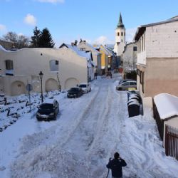 Ostrov: Město se vypořádalo se sněhovou nadílkou