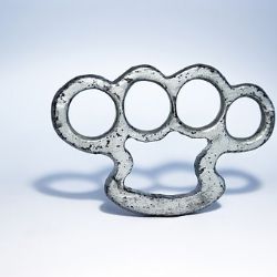 Loket: Při potyčce vytáhl boxer