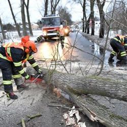 Region: Hasiči mají napilno. Vítr komplikuje dopravu