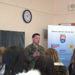 Sokolovsko: Vojáci se představili dětem ve školách