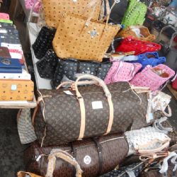 Svatý Kříž: Celníci zabavili padělky za 2 miliony