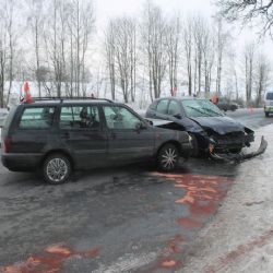 Toužim: Opilý řidič přejel do protisměru a narazil do dalšího auta