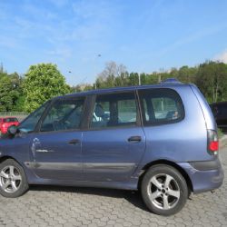 Karlovy Vary: Řádně nezabezpečil své vozidlo. Samovolně se rozjelo