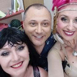 V Malesickém dvoře se konala Košilatá stand up show s tanečnicemi GALEB a KAMILAH