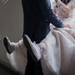 Dámské tenisky 4× jinak: Jak je správně nosit?