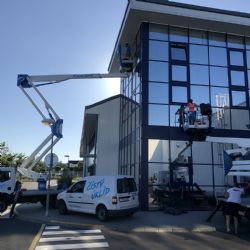 Potřebujete zajistit výškové mytí oken v Karlových Varech? O vše se postará Čistý úklid!