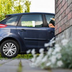 Praktická řešení pro váš automobil? Vyřešte zabezpečení nebo garážování