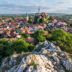Proč navštívit Mikulov a Luhačovice? Čeká na vás dobré víno, odpočinek a malebná architektura