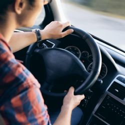 Řídíte bezpečně? Takto snížíte riziko nehody a prodloužíte životnost vozu