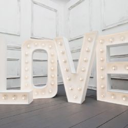 Rozzařte svou svatbu prostřednictvím originální dekorace