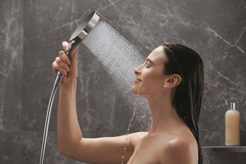 Foto: Jak ušetřit čas i finance při sprchování?