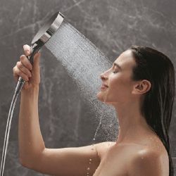 Jak ušetřit čas i finance při sprchování?