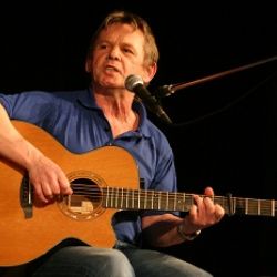 V Kraslicích vystoupí písničkář Vojta Kiďák Tomáško