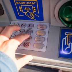 Aš: Muž v bankomatu nalezl 120 tisíc korun