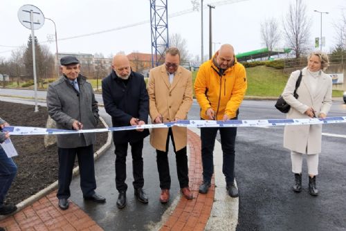 Foto: Aš: Řidičům slouží nový průtah městem, práce na jeho modernizaci jsou dokončeny