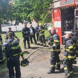 Cheb: Hasiči simulovali reálné podmínky požáru