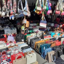 Cheb: Karlovarští celníci zajistili další zboží na tržnici