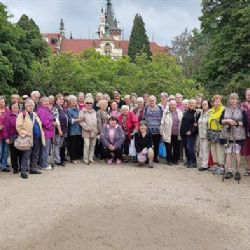 Cheb: Klub seniorů navštívil Průhonický park