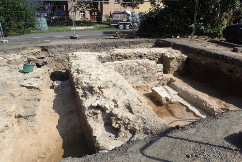 Foto: Cheb: Realizovaný záchranný archeologický výzkum má za úkol odhalit zbytky veškeré historické zástavby