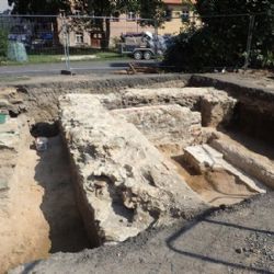 Cheb: Realizovaný záchranný archeologický výzkum má za úkol odhalit zbytky veškeré historické zástavby
