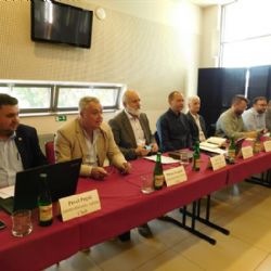 Cheb: Setkání veřejnosti s hejtmanem otevřelo mnohá témata