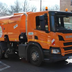 Cheb: V době čištění města musí být vozovky bez zaparkovaných vozidel