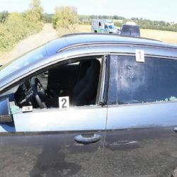 Cheb: Vloupal se do zaparkovaných vozidel