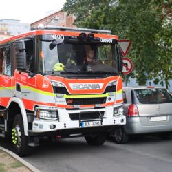 Chodov: Auta blokují hasičům a záchranářům průjezd, strážníci přitvrdí