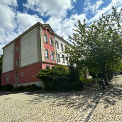 Chodov: Budova školy se po letech vrátila do majetku města