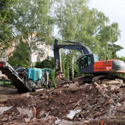 Chodov: Bývalá škola šla k zemi, nahradit ji může nová zástavba