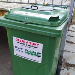 Chodov: Město rozmístilo nádoby na olej