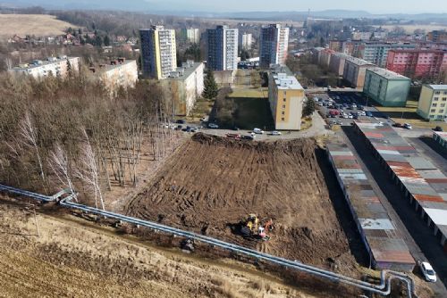 Foto: Chodov: Stavba parkoviště U Koupaliště je v plném proudu, nabídne 120 míst