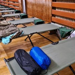 Chodov: Tělocvična slouží pro nouzové ubytování uprchlíků