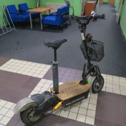 Horní Slavkov: Na elektrokoloběžce srazil chodce