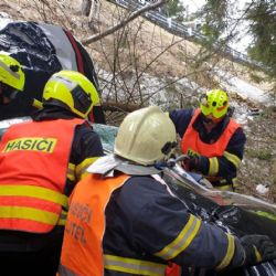 Jáchymov: Zaklíněného řidiče museli hasiči vyprostit